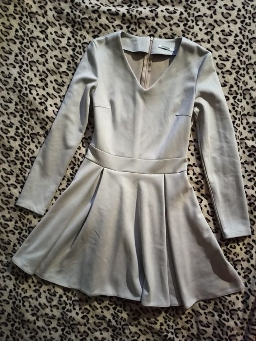 Нарядна сукня з рукавом