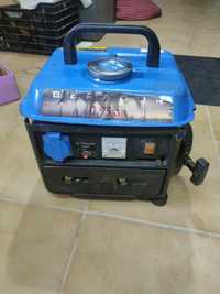 Gerador de energia 220V a 2T