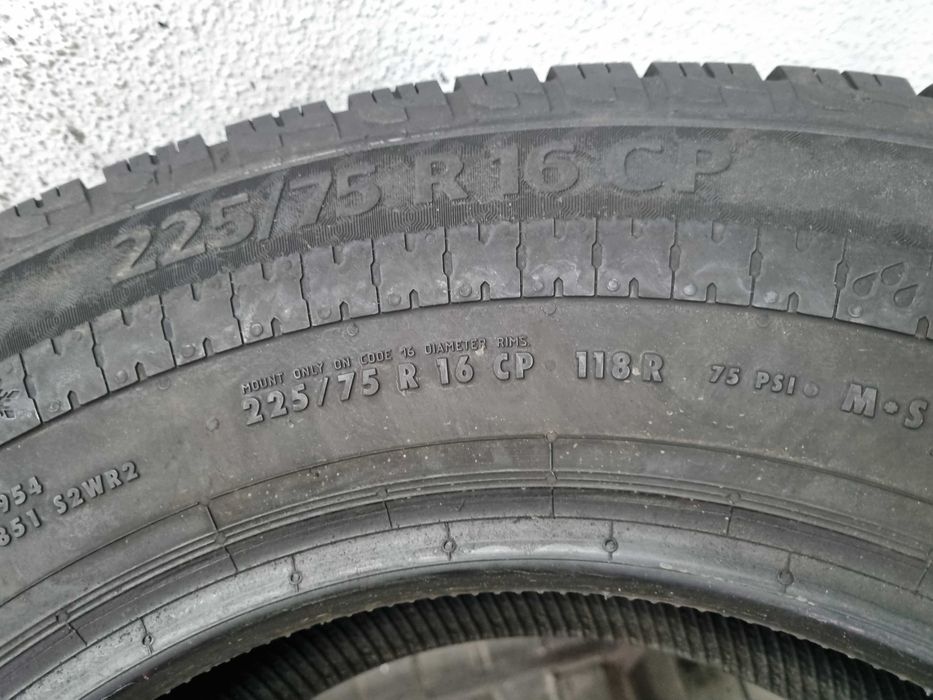 225/75/16CP 118R Continental Van Contact Camper Dot.0623R