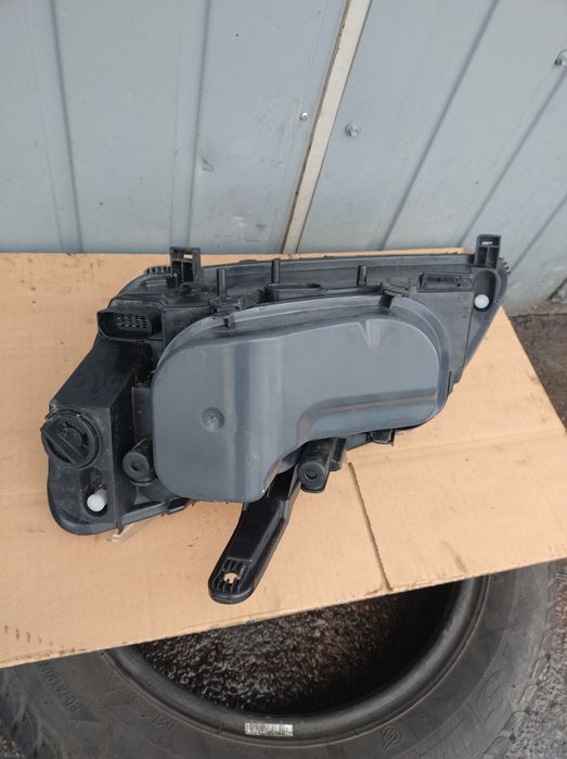 Reflektor lampa Ford Focus C-Max MK1