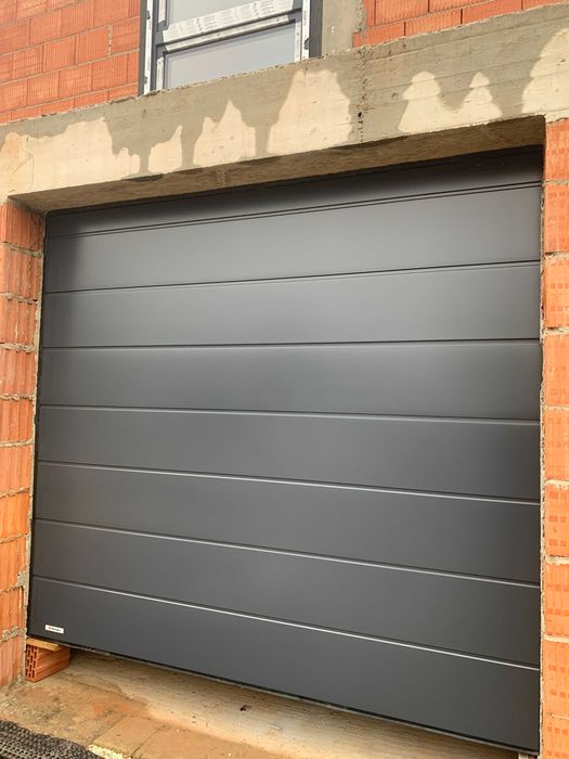 Brama garażowa segmentowa przemysłowa od Producenta