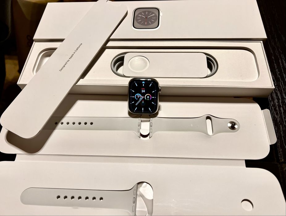 Stalowy Apple Watch 8 41 mm srebrny cellular