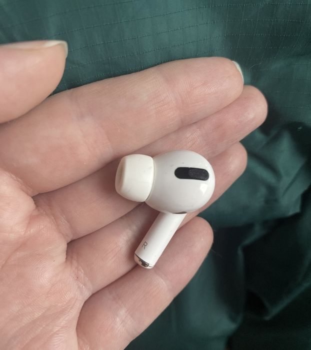 Правий навушник Airpods pro А2804