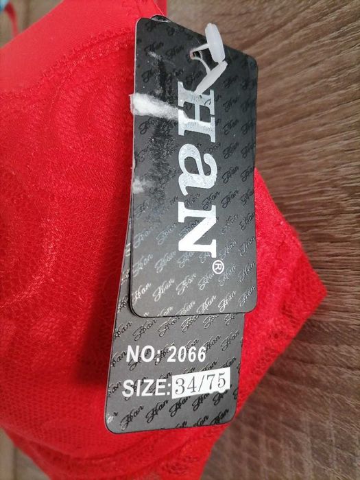 Biustonosz czerwony "Han" roz 75C-34. Nowy.