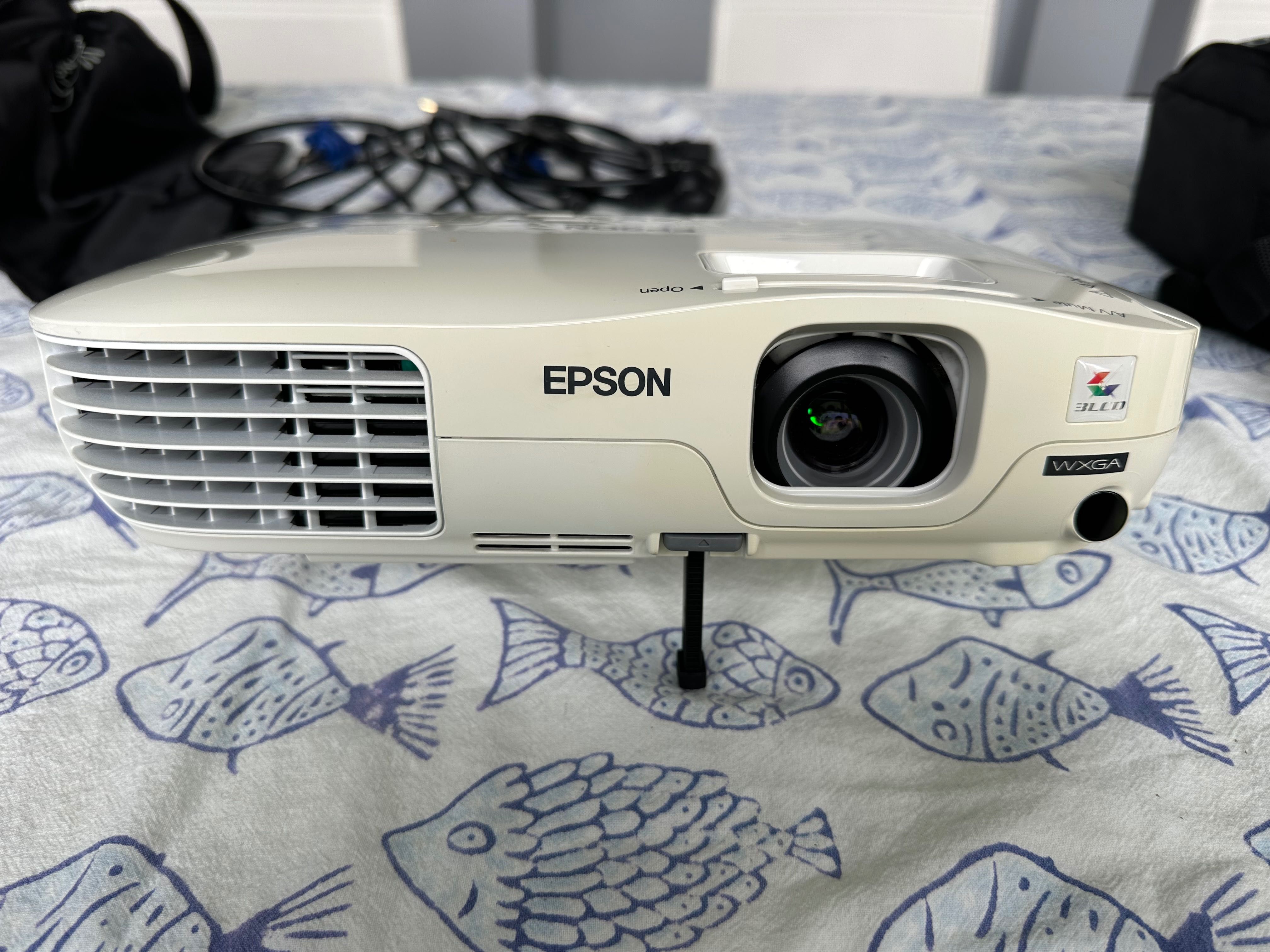 Projektor EPSON EB-W8