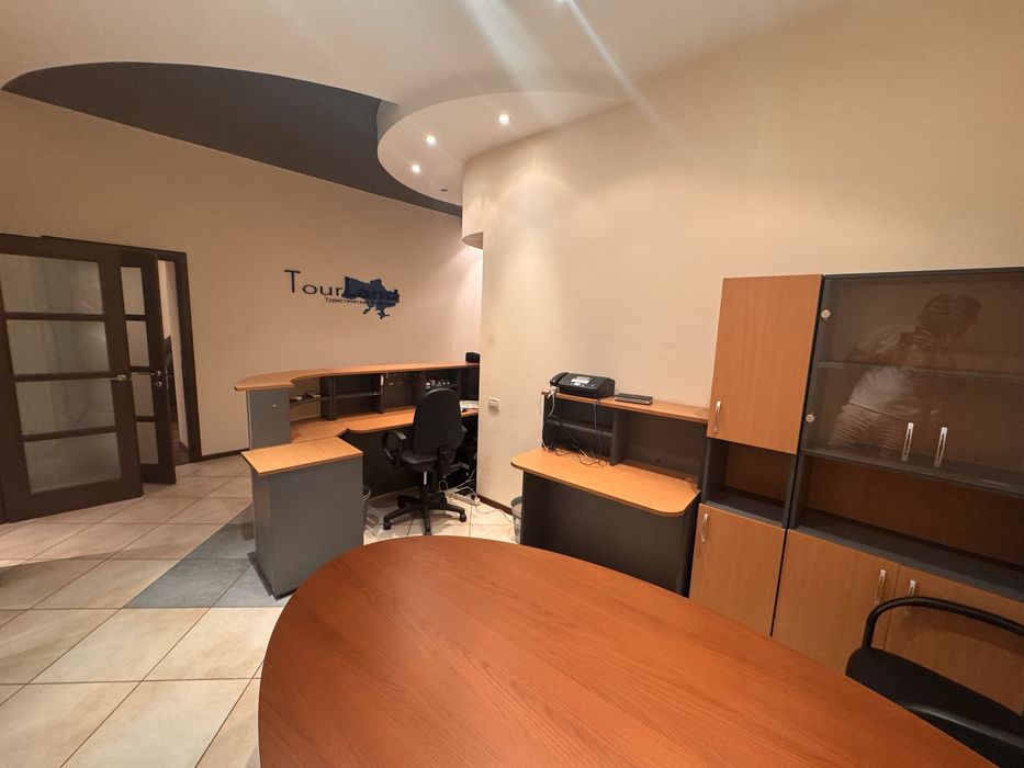 Оренда офісу в центрі , з меблями ,75м2 , три кабінети