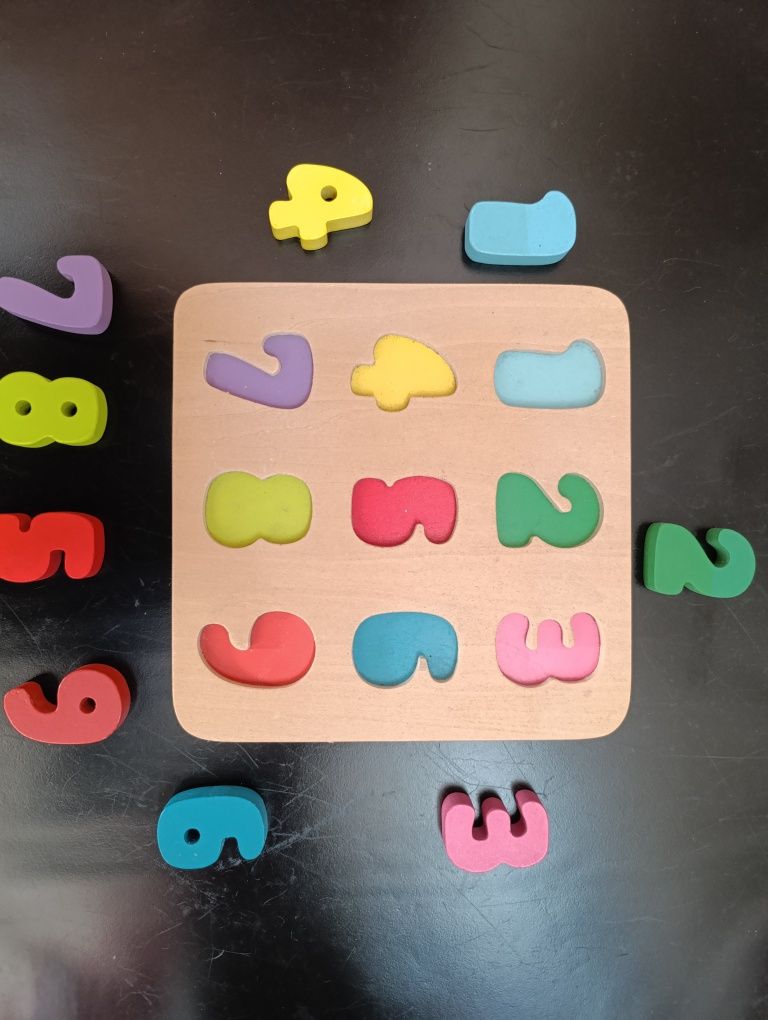 2 puzzles infantis em madeira