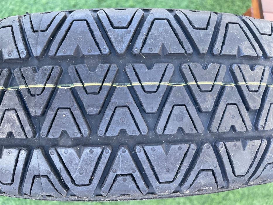 Pneu de reserva nunca usado