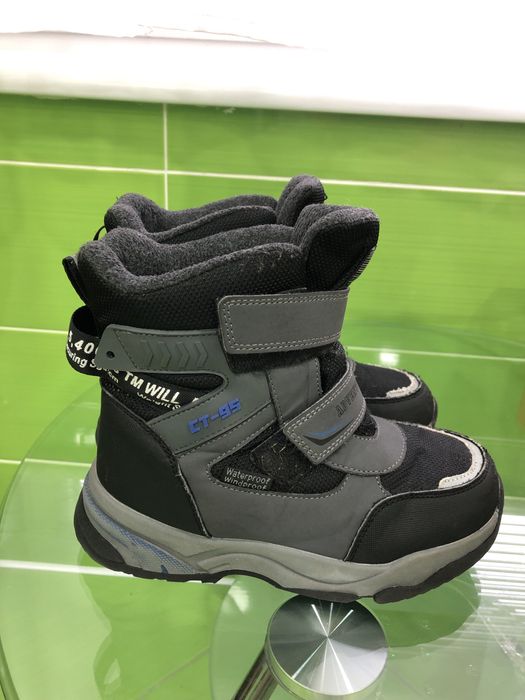 Продам зимові черевики Tom