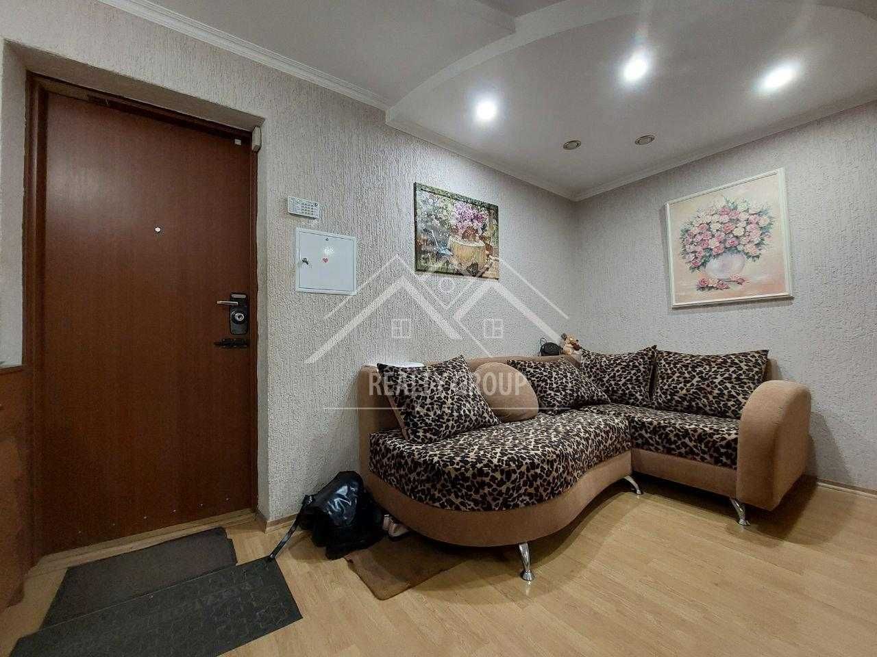 Продаж 4к з меблями та технікою у ЦМ р-ні поряд із парком Мершавцева