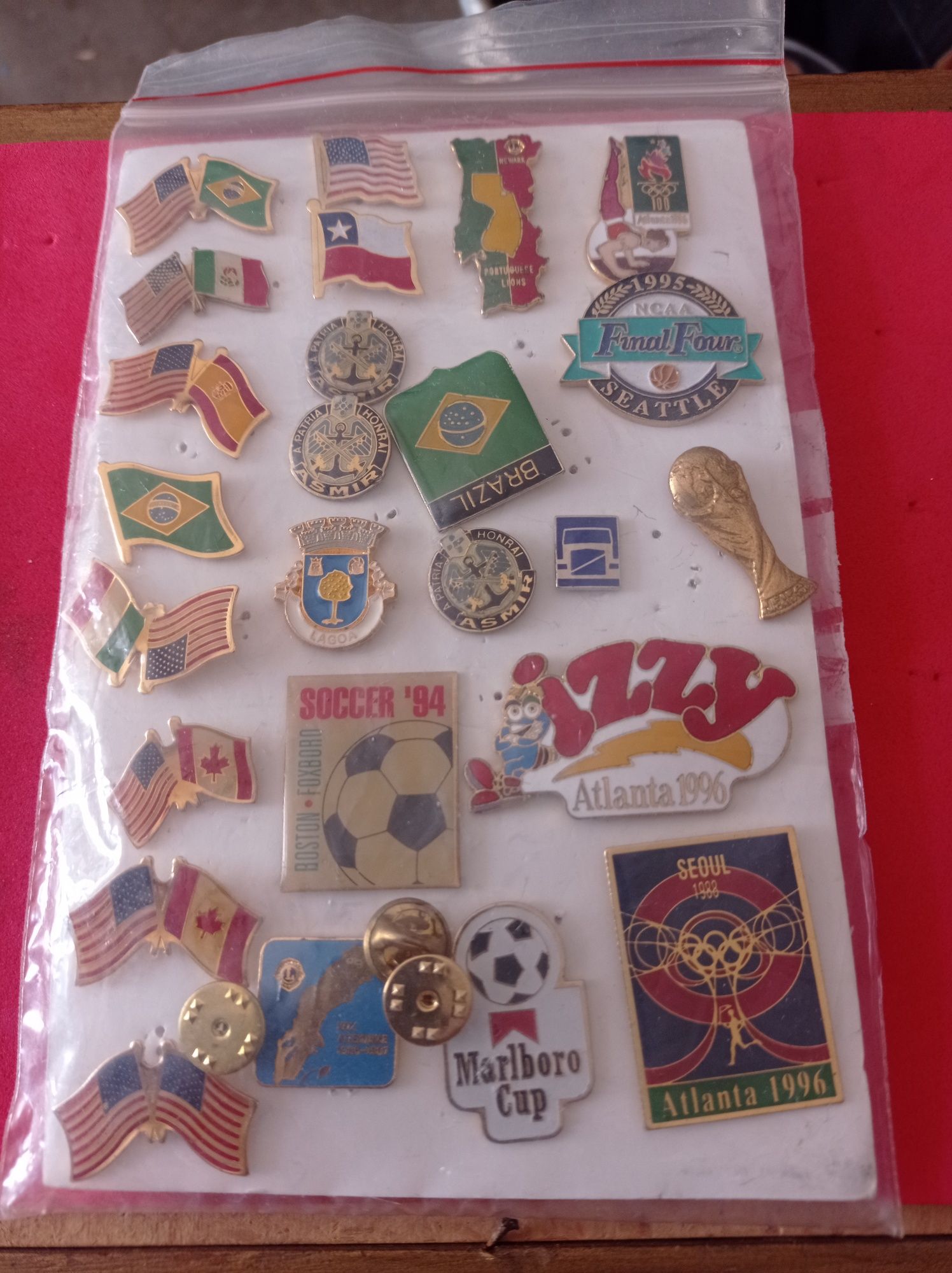 Pins desporto e bandeiras