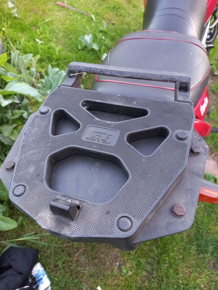 Kufer centralny givi monolock + plyta