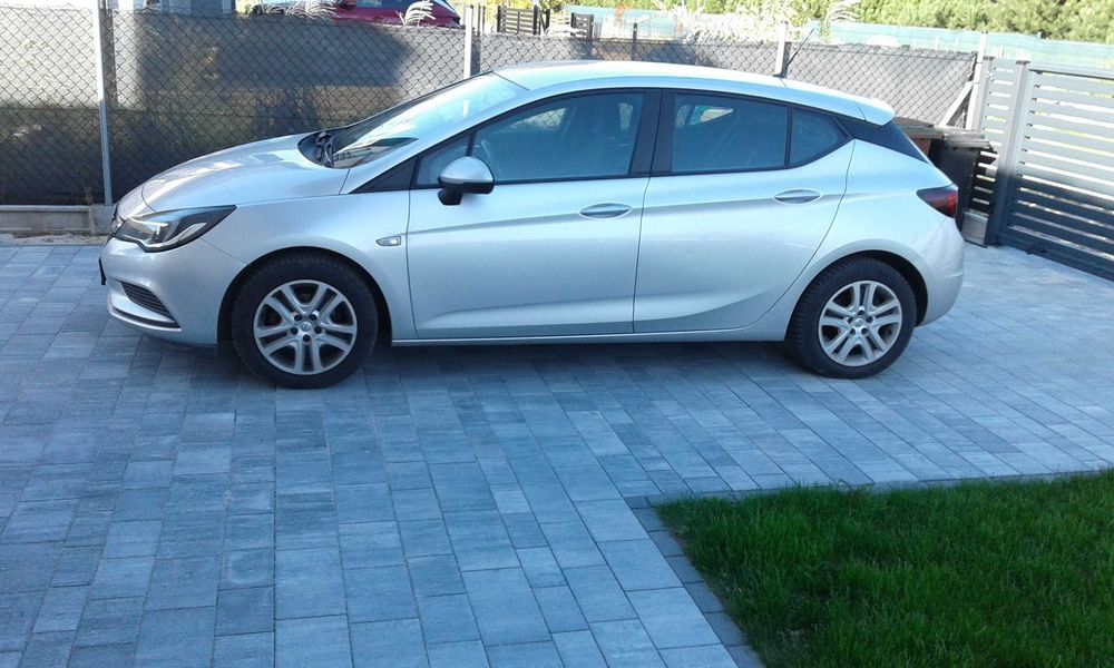 Opel Astra salon Polska . Auto prywatne