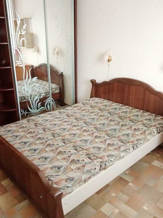 Кровать двуспальная с матрацем