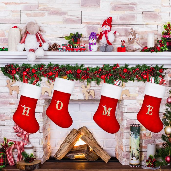 Skarpeta świąteczna 45cm czerwona z literką E na Boże Narodzenie