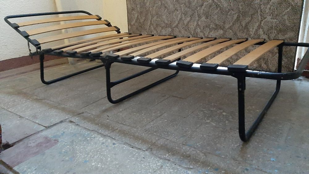 Раскладная кровать на ламелях