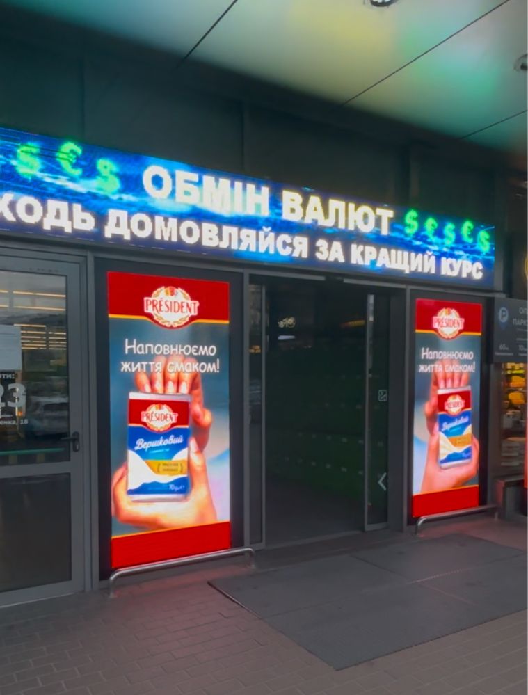 Відео реклама на дверях NOVUS/Реклама Київ/Реклама в ТЦ