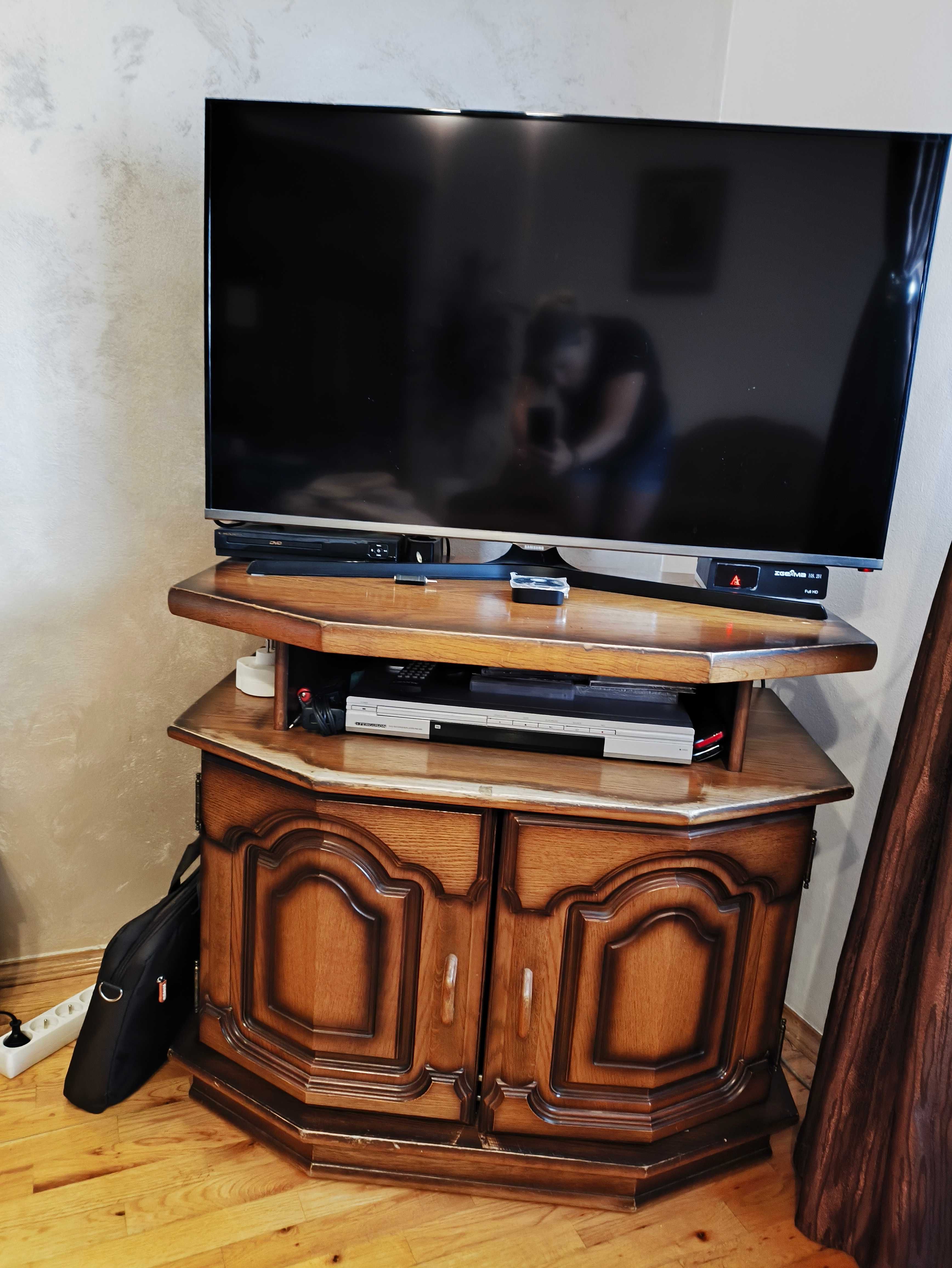 Meble z ławą i szafką RTV