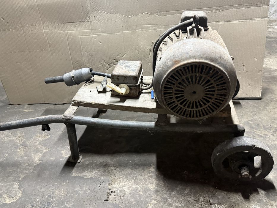 silnik elektryczny na wozku