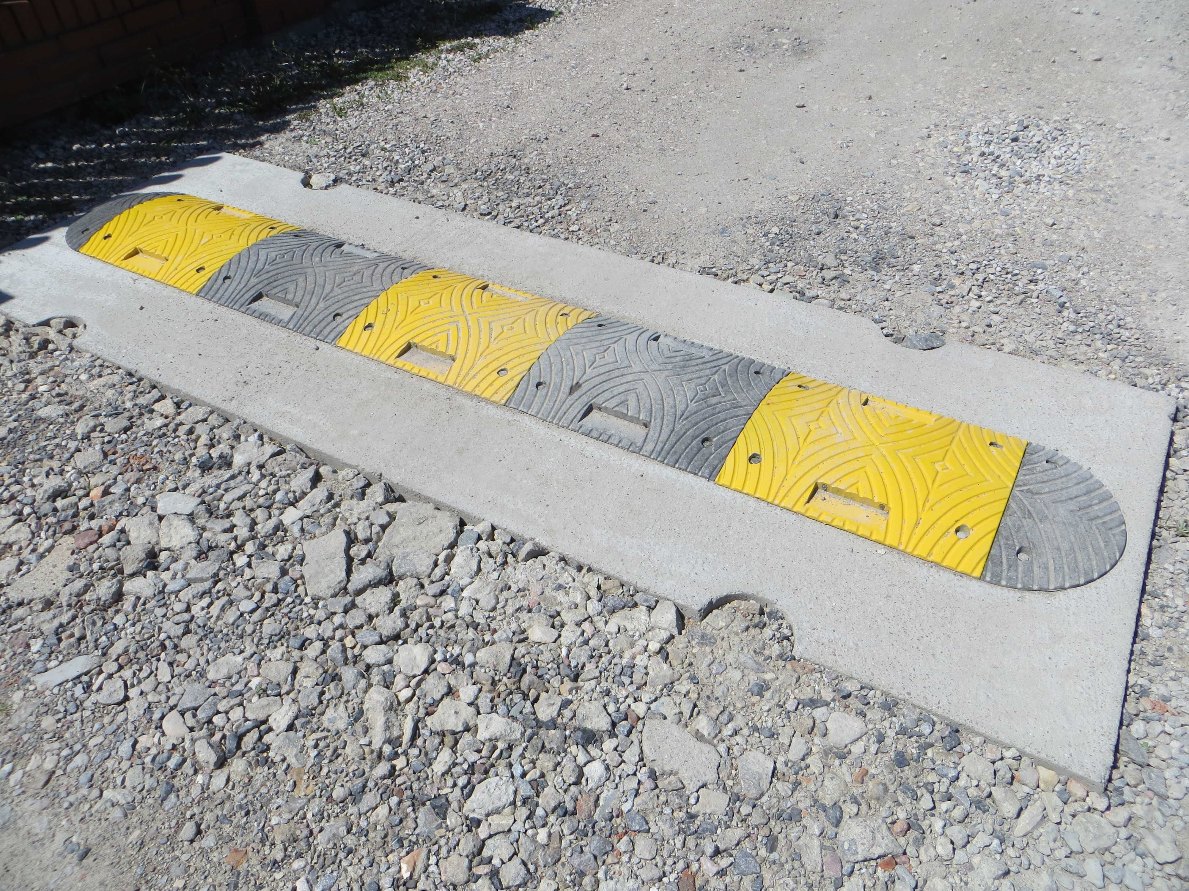 Próg zwalniający 3 metrowy Slowly5 ze śrubami montażowymi (1,5 mies)