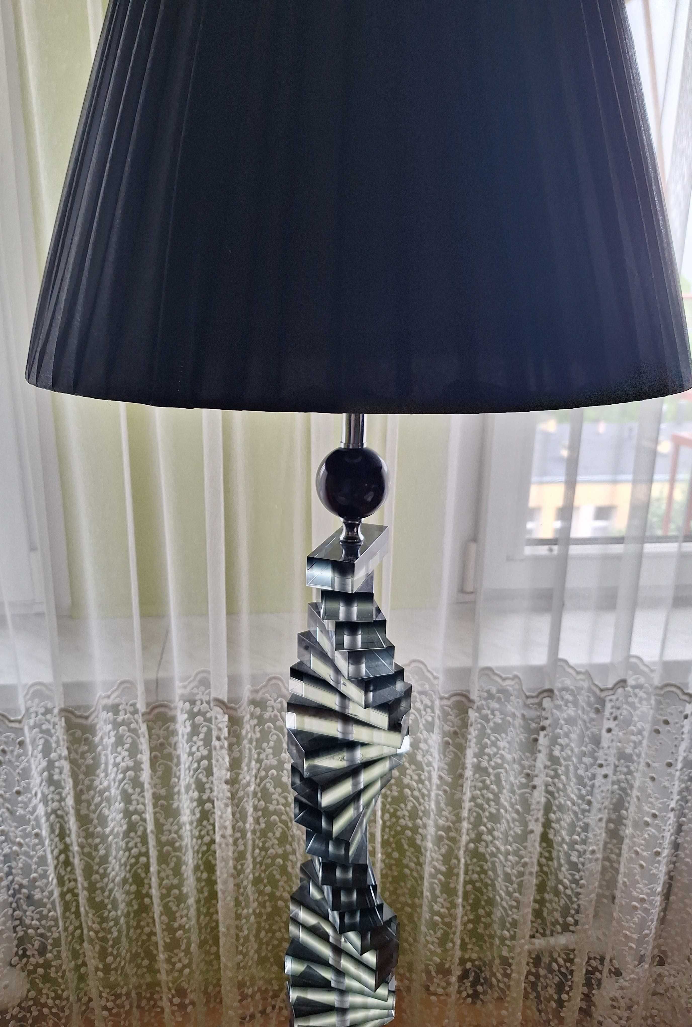 Lampa stojąca - elegancka.
