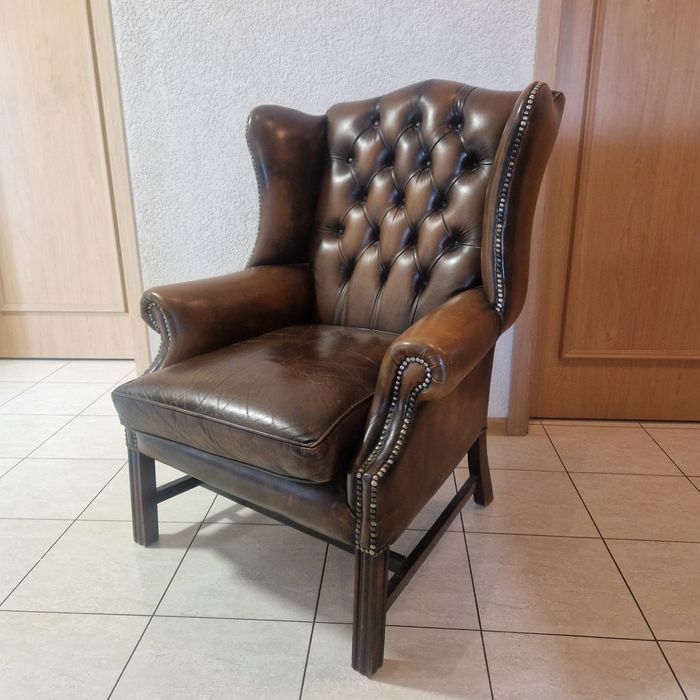 Fotel chesterfield - uszak - skóra
