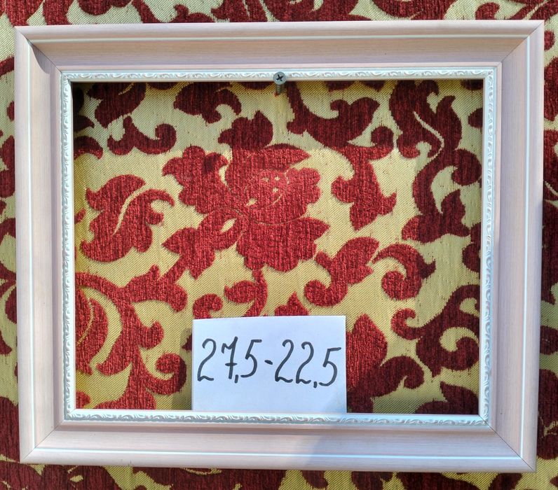 Рамки для картин,багато рамок.