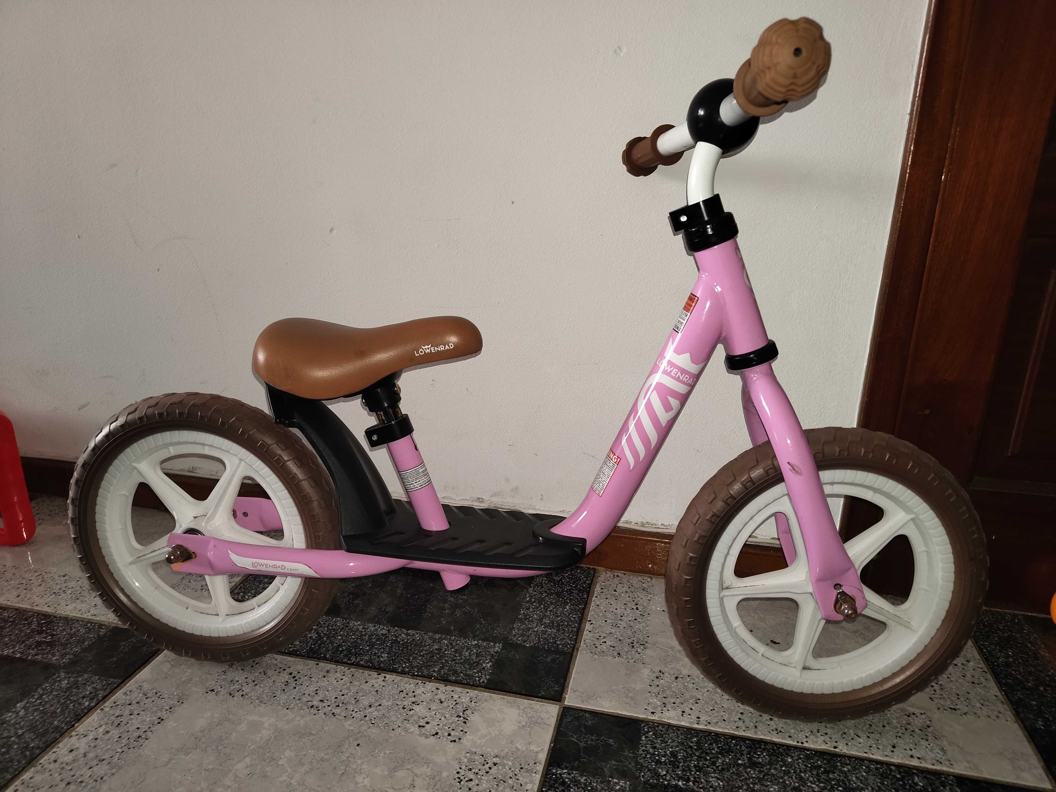 Bicicleta de iniciação de criança