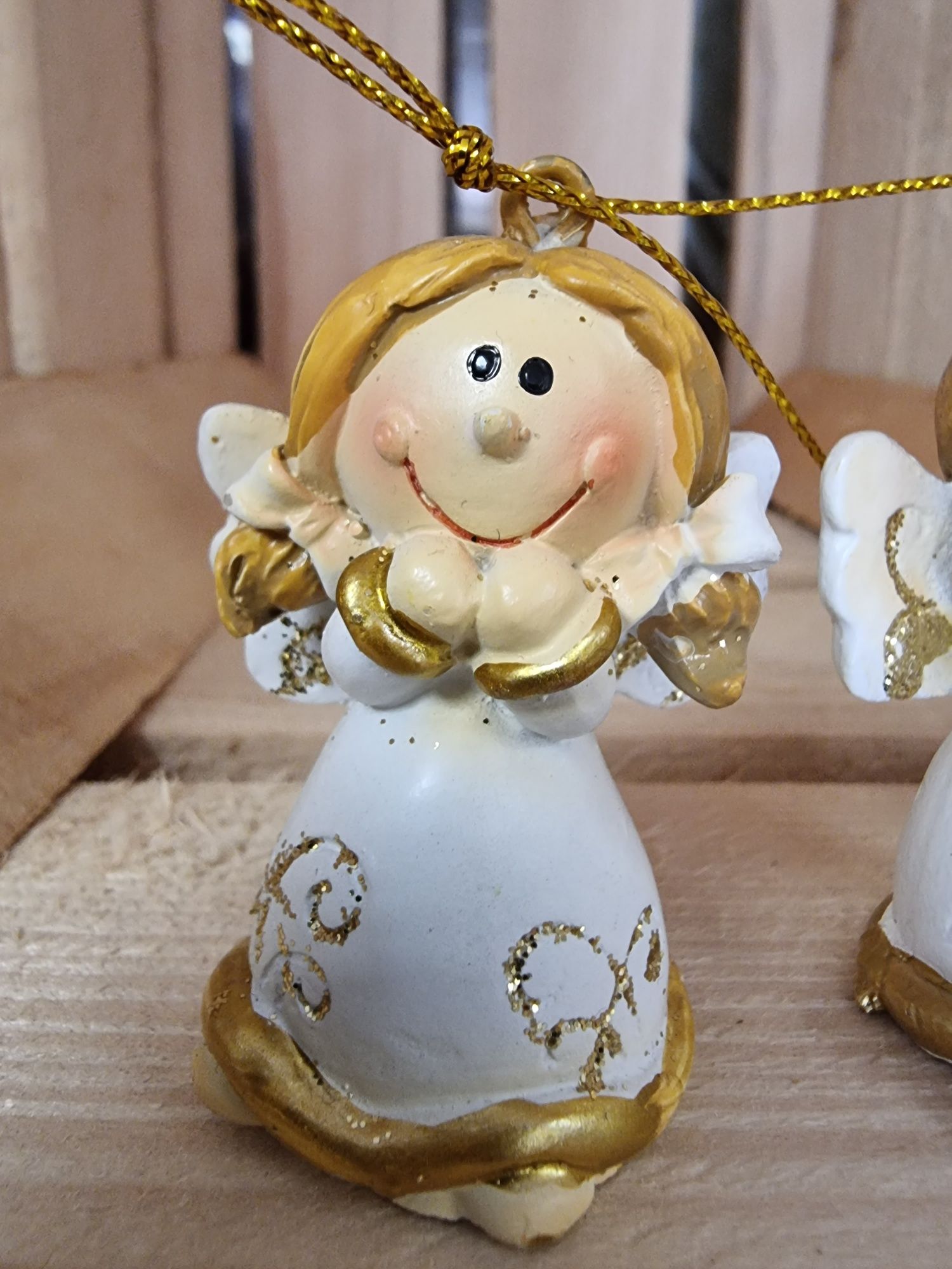 Figurki aniołki anioły figury piękne anioły na prezent kolorowe