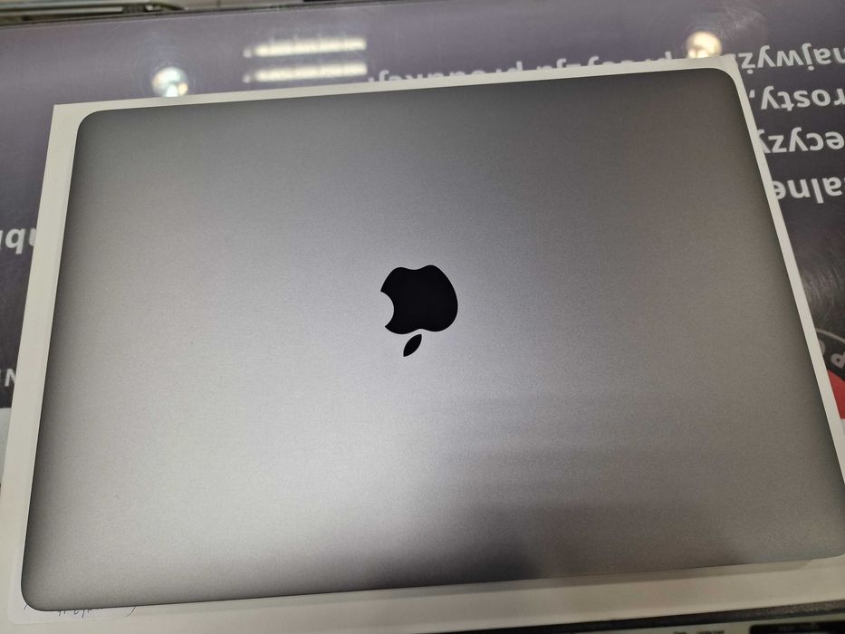 Macbook PRO 13 2020/ M1/ 8GB/ 256GB/ Space Gray/ 71 cykli/ Grade A-