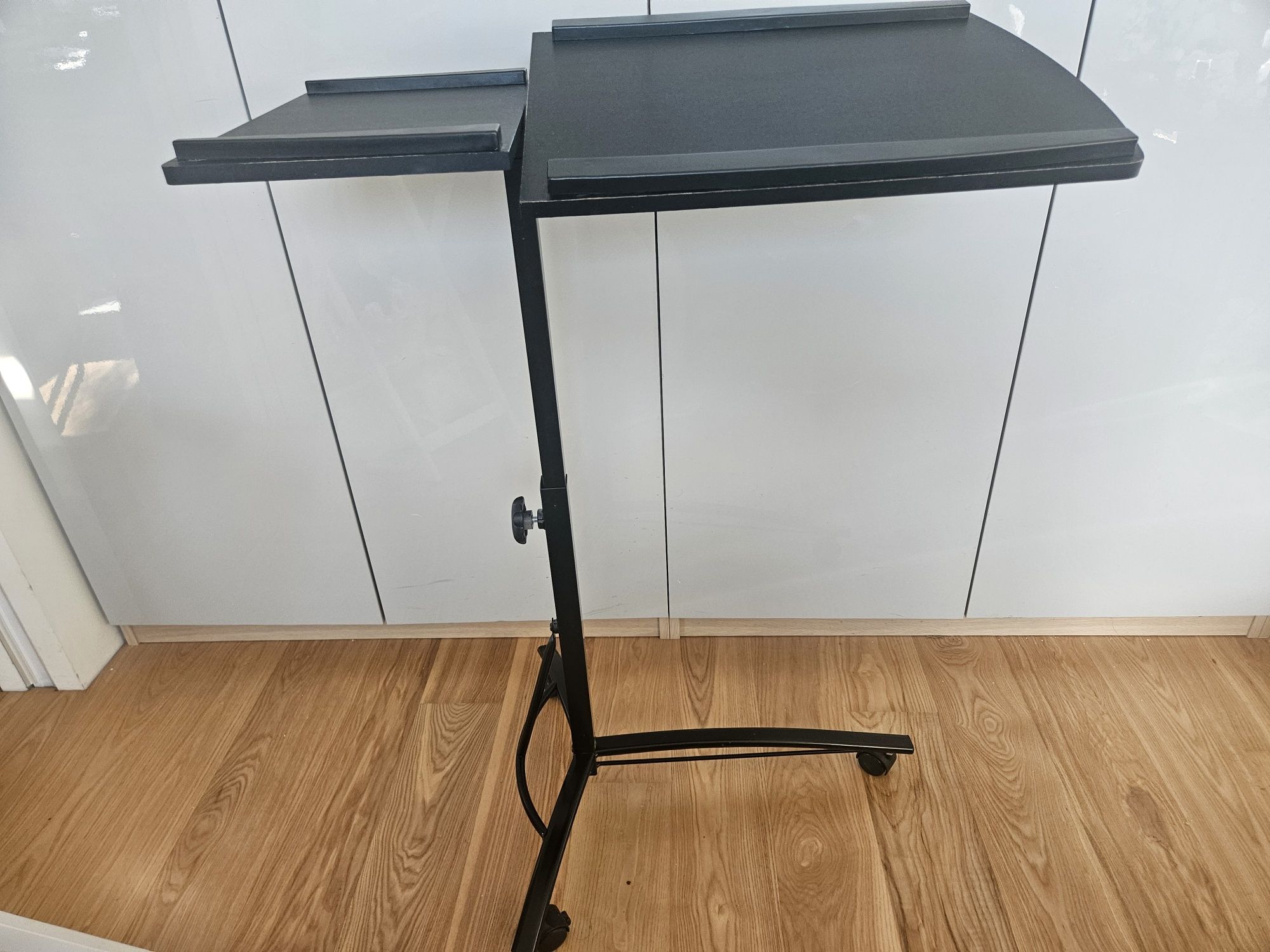 Stolik na laptopa czarny
