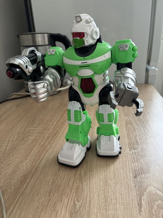 Робот зі звуковим  та світловим ефектом