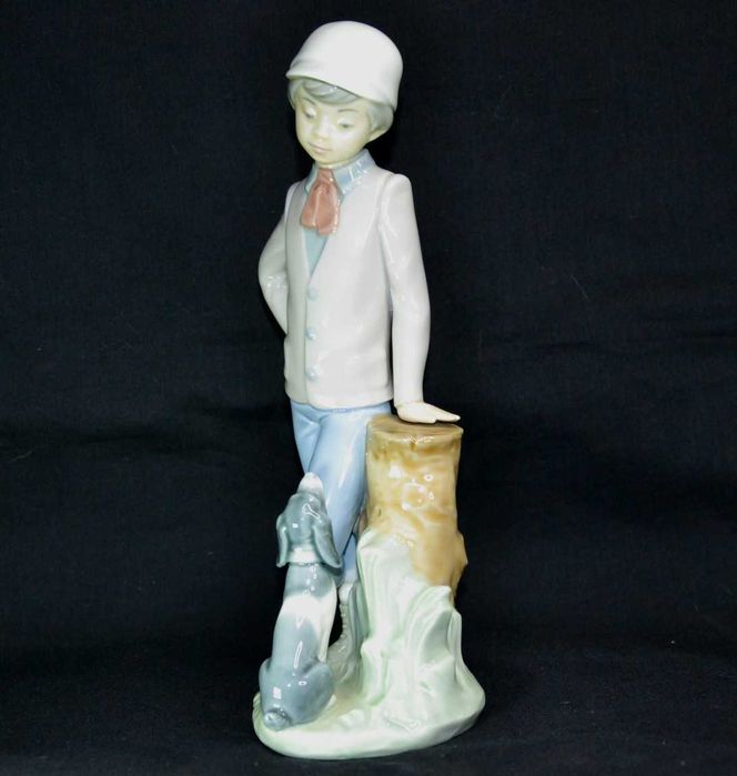 Фарфоровая фигурка мальчик у пенька. Nao lladro Испания.