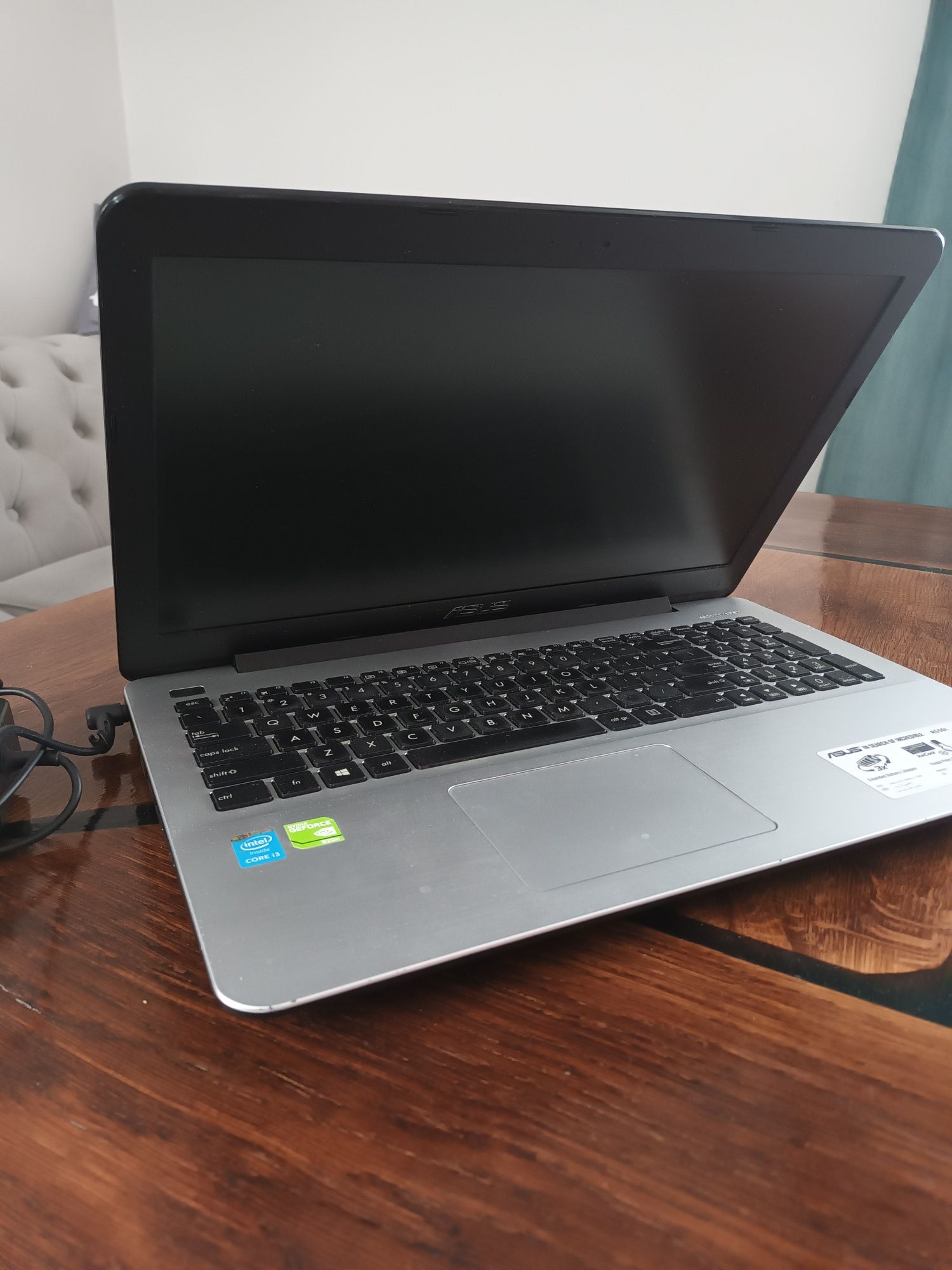 Laptop asus R556L