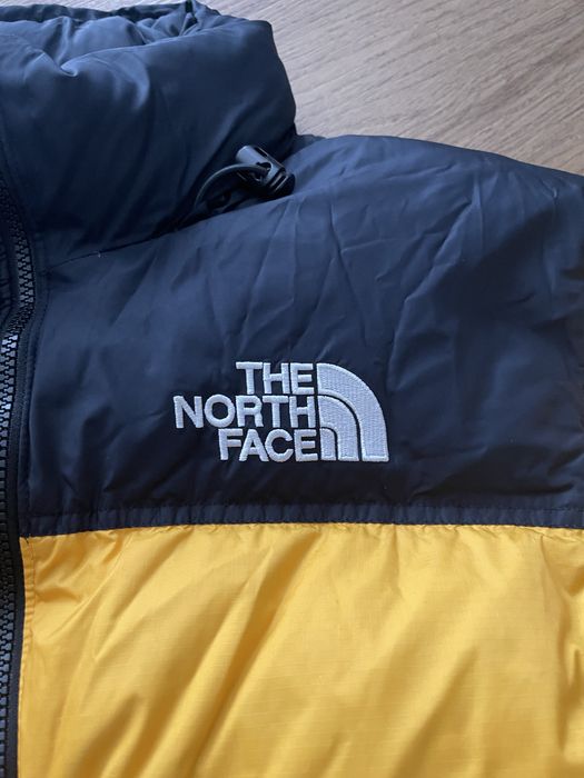 Kurtka puchowa The North Face 1996 Retro Nuptse NF0A3C8D czarna żółta