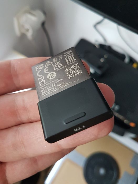 Xbox Series X zestaw z dodatkami - stan idealny.