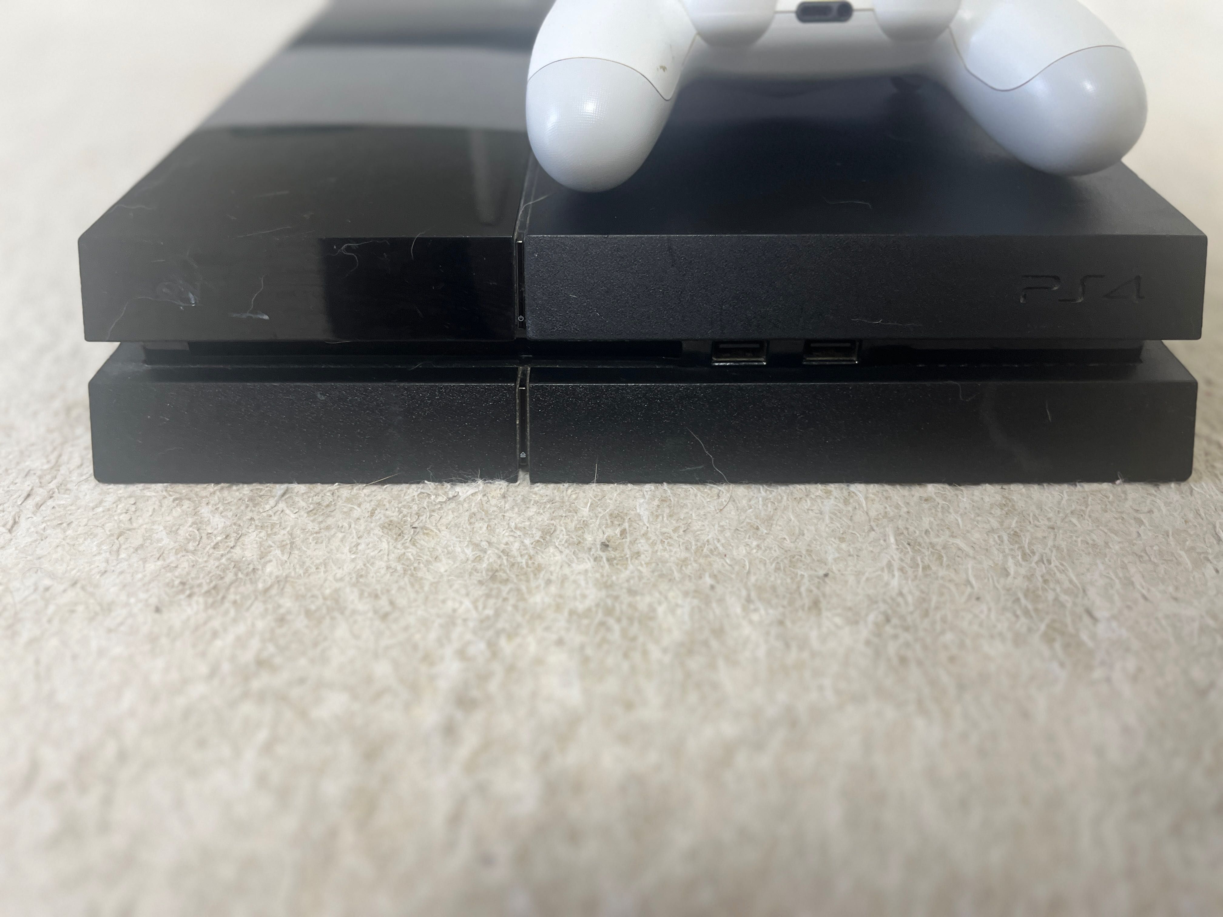 PlayStation 4 – 500 GB + 2 Comandos (necessita revisão)