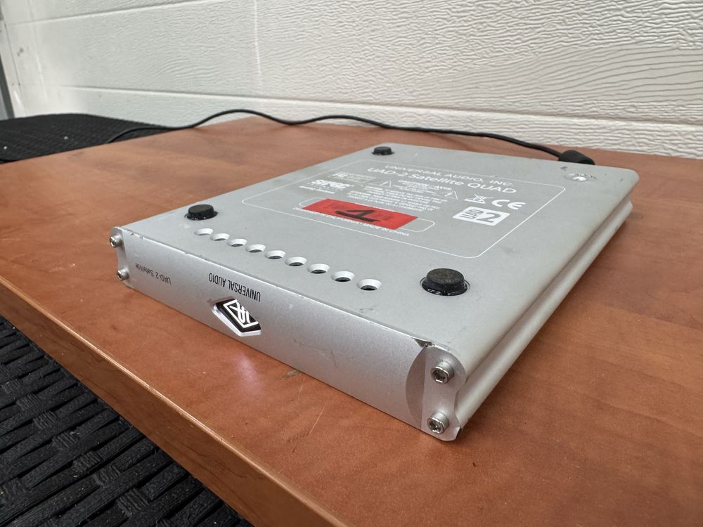 Nie sprawdzonyninterfejs UNIVERSAL AUDIO uad 2 satellite quad