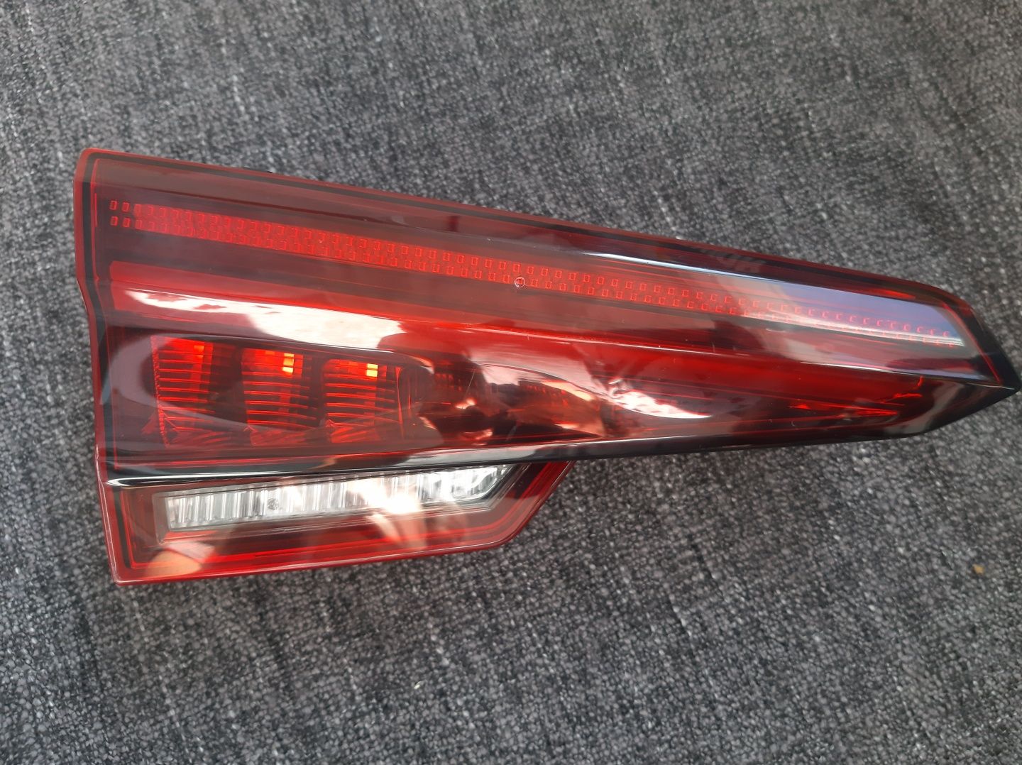 фонари задние, стопы, (бегующая строка) на Audi a4 b9 оригинал