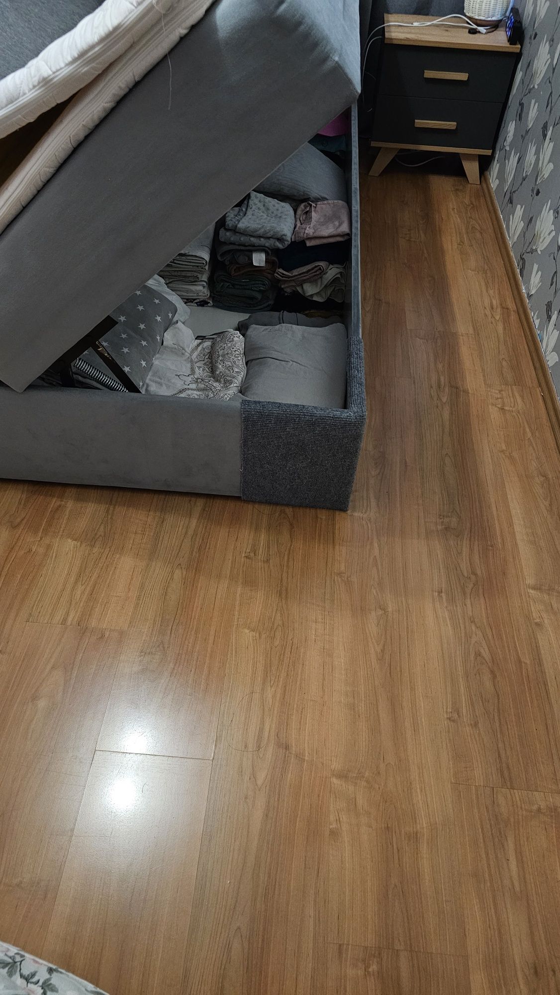Lozko kontynentalne 160x200 z pojemnikami