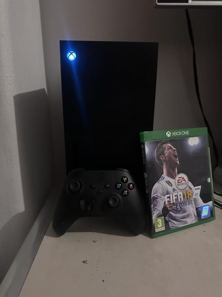 XBOX Series X + Comando + FIFA 18