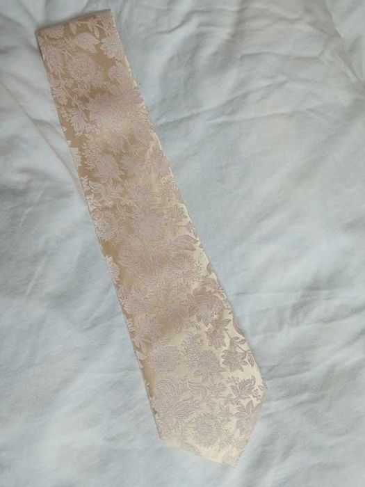 Krawat jedwab kremowy złoty Lars kwiaty