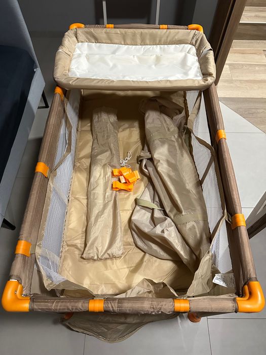 Łóżeczko turystyczne z przewijakiem, nakładka dla niemowlaka. Lorelli.