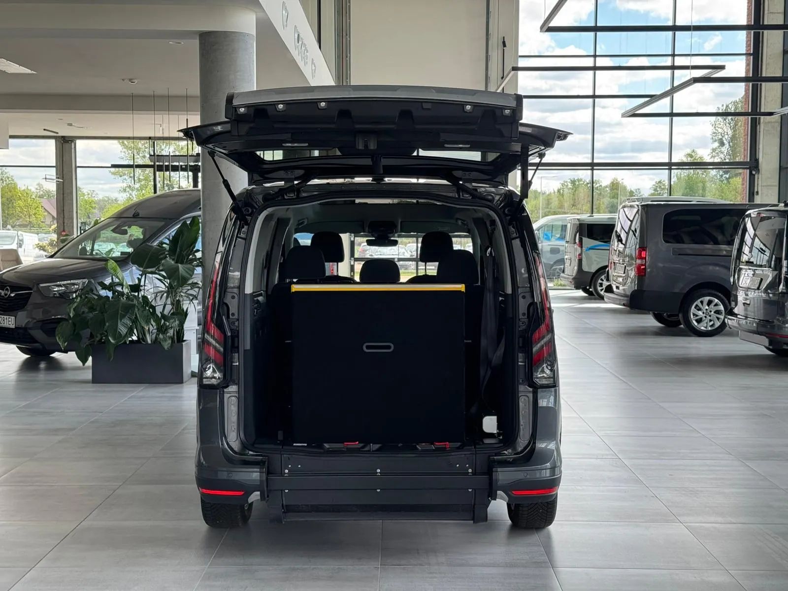 Ford Tourneo Connect FORD TOURNEO CONNECT GRAND 2.0 ecoblue 122 KM M6 wersja active
