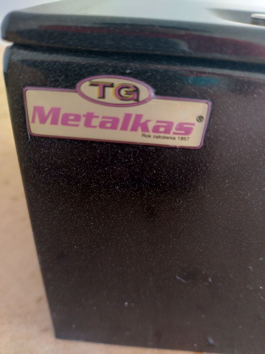 Metalowa kasetka z podwójnym dnem z wkładem rolkowym- zamek patentowy