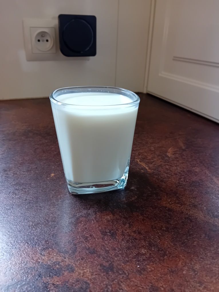 Sprzedam mleko kozie.