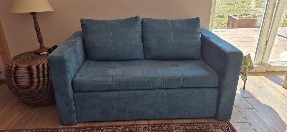 Dwuosobowe rozkladana sofa