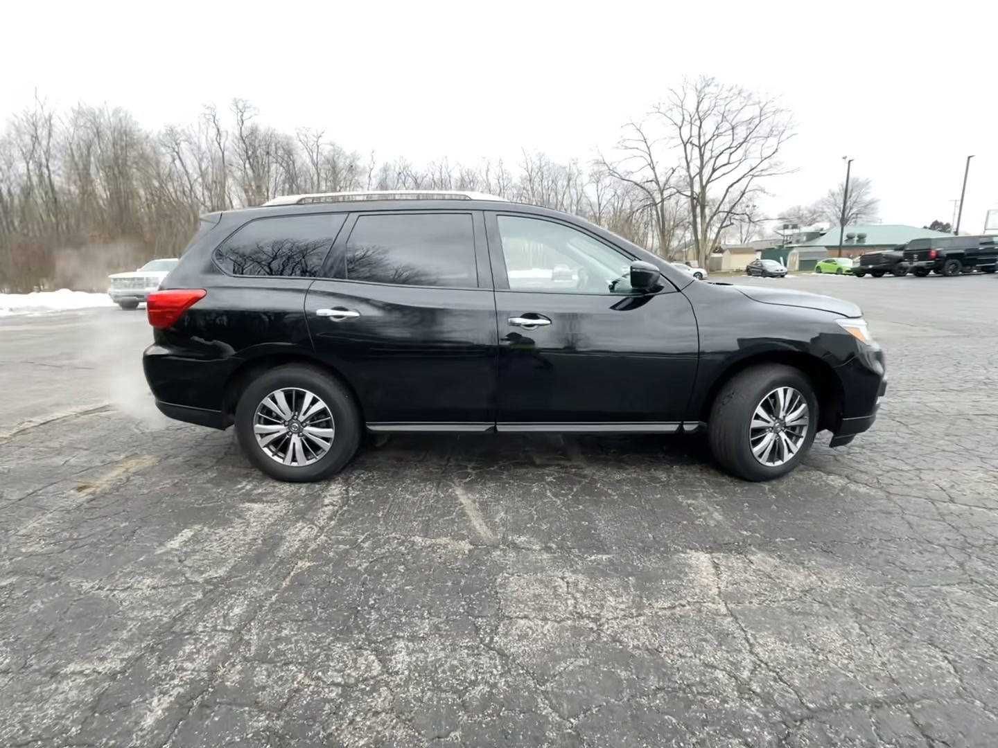 2020 Nissan Pathfinder SV