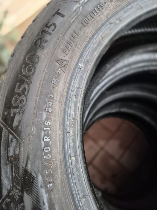 Komplet opon zimowych Barum 185/60 R15