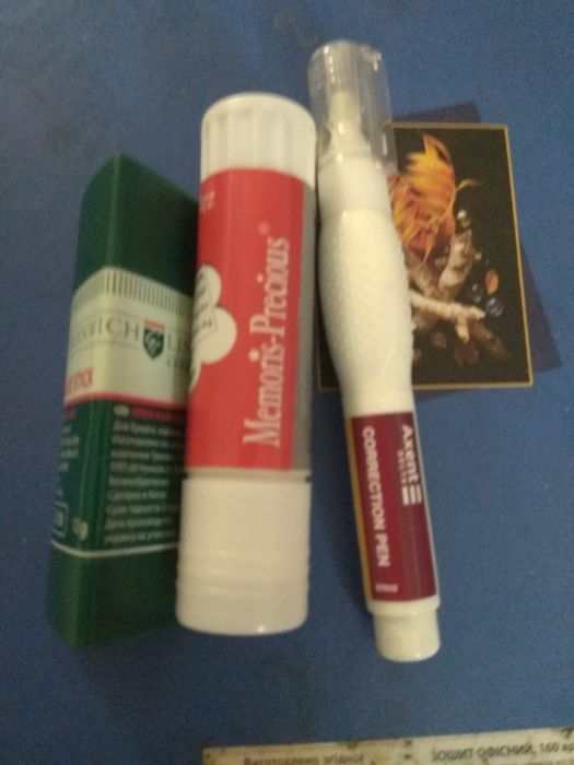 Продам карандаши для рисования и кисточку